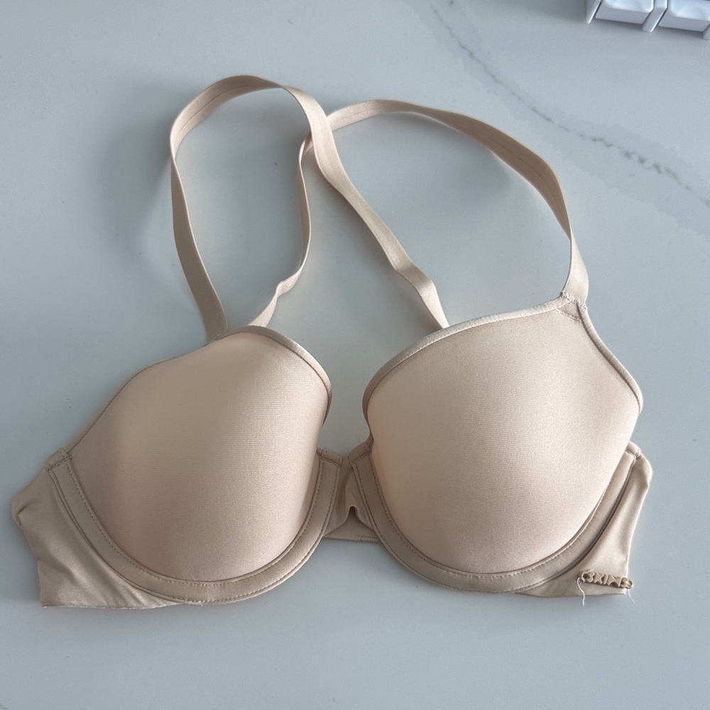 SKIMS weightless Demi bra size 32c in sand EUC
